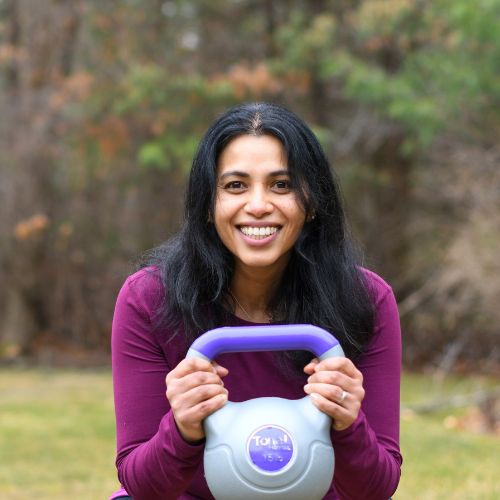 shalini holding a kettlebell